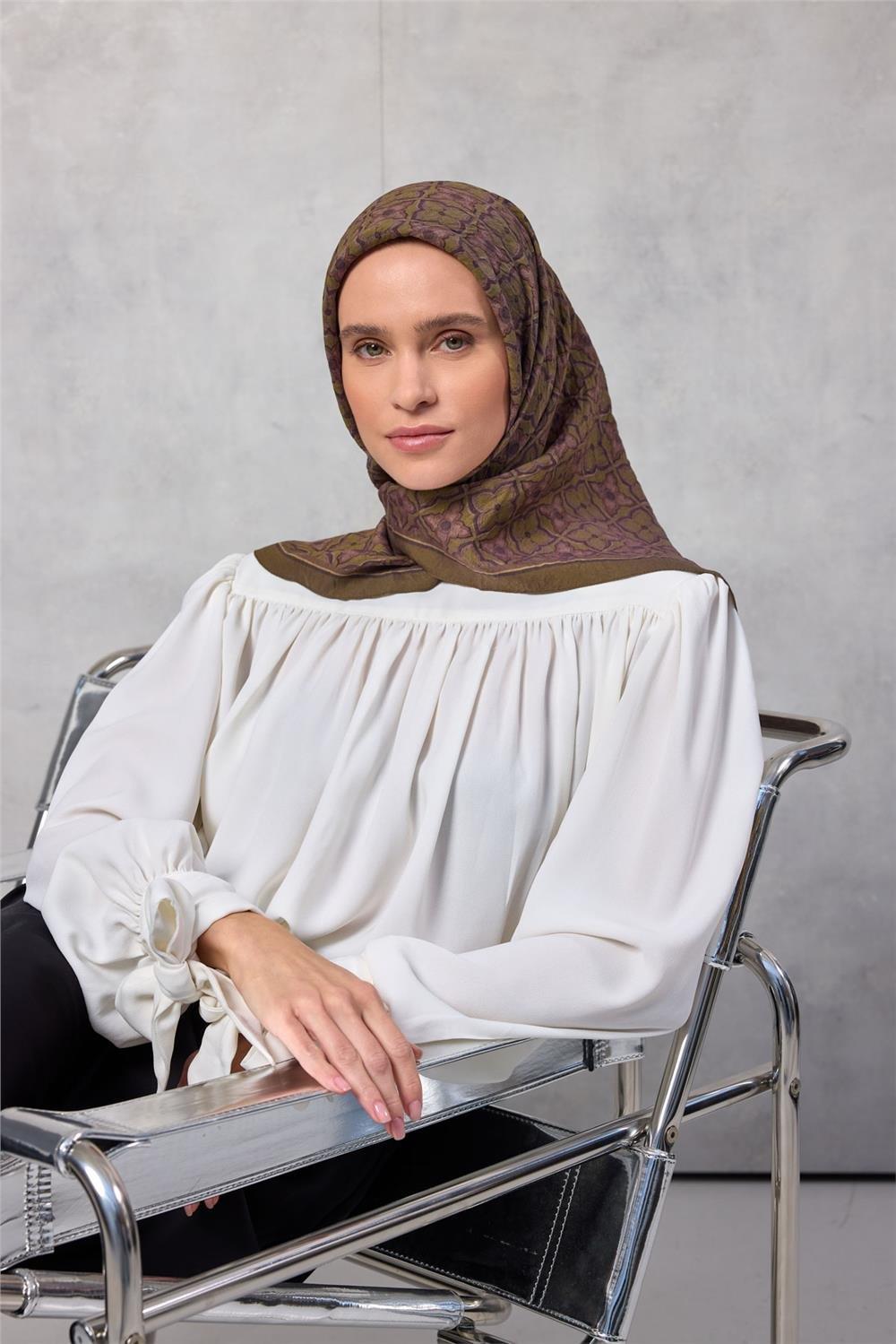 Viskon Velora Eşarp Yonca Desenli Haki Yeşil Tok Duruşlu 90x90