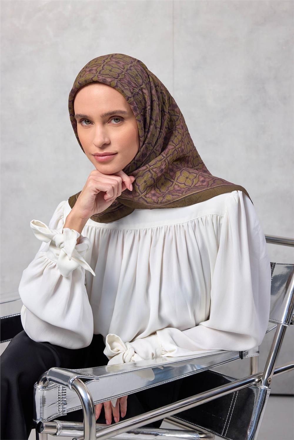 Viskon Velora Eşarp Yonca Desenli Haki Yeşil Tok Duruşlu 90x90