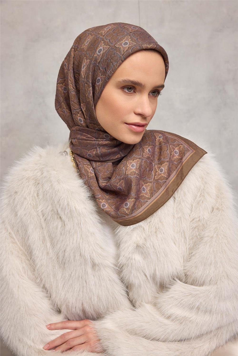 Viskon Velora Eşarp Küllü Vizon Yonca Desenli Tok Duruşlu 90x90