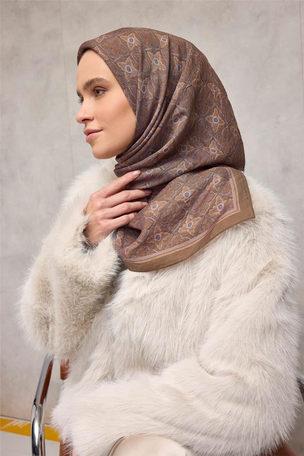 Viskon Velora Eşarp Küllü Vizon Yonca Desenli Tok Duruşlu 90x90