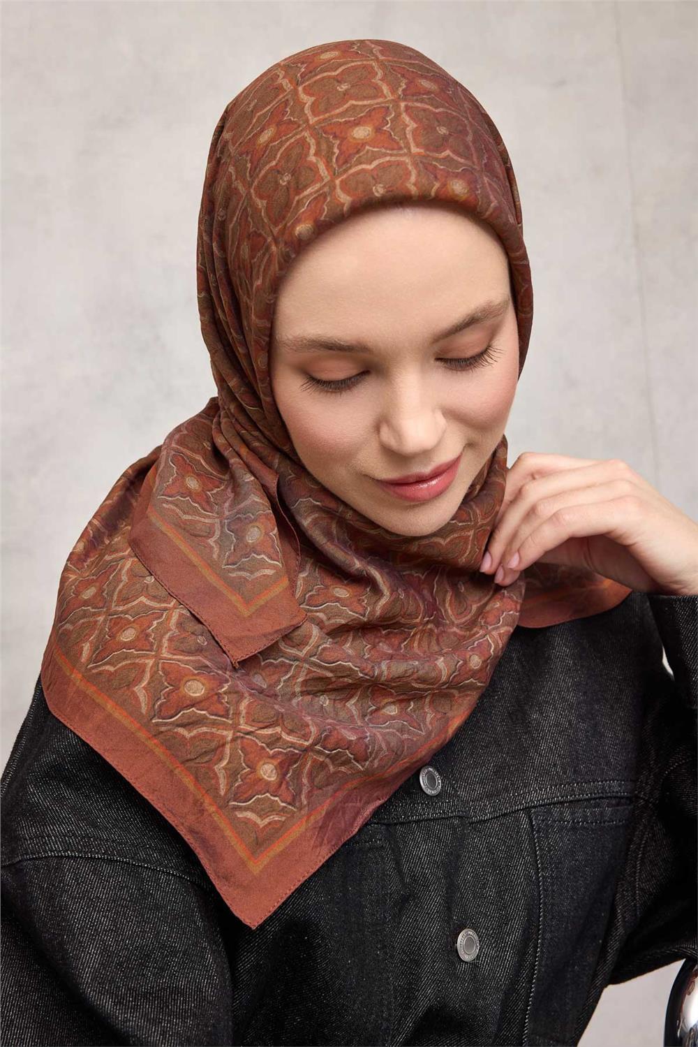 Viskon Velora Eşarp Koyu Kiremit Yonca Desenli Tok Duruşlu 90x90