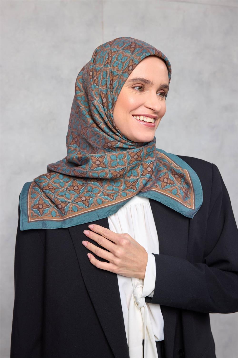 Viskon Velora Eşarp Yonca Desenli Petrol Mavisi Tok Duruşlu 90x90