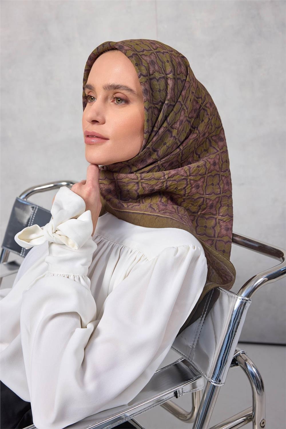 Viskon Velora Eşarp Yonca Desenli Haki Yeşil Tok Duruşlu 90x90