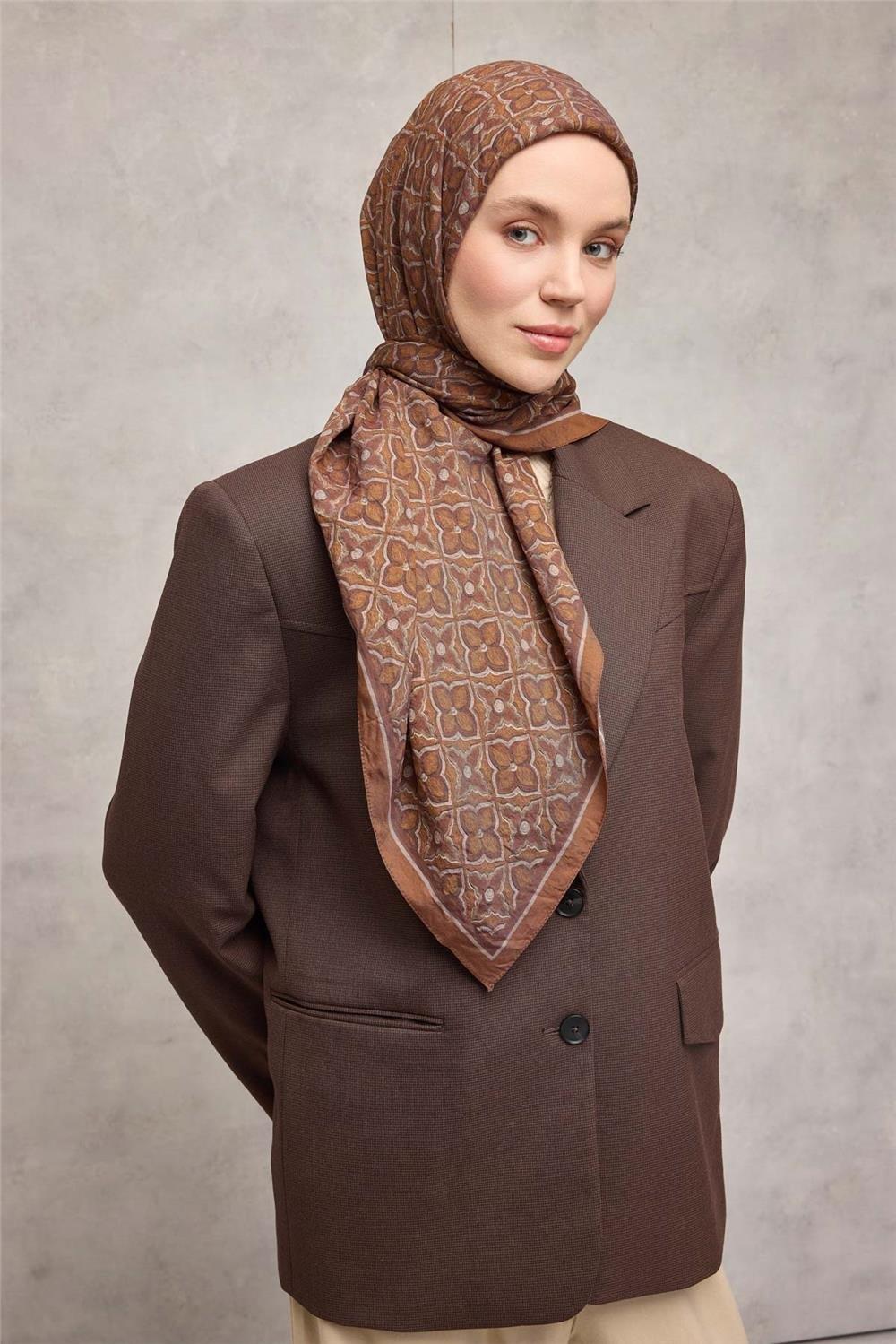 Viskon Velora Eşarp Taba Karamel Yonca Desenli Tok Duruşlu 90x90