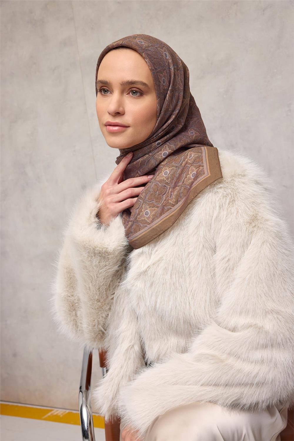 Viskon Velora Eşarp Küllü Vizon Yonca Desenli Tok Duruşlu 90x90