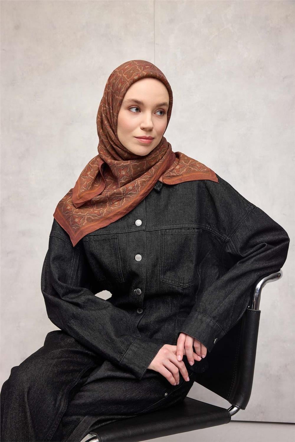 Viskon Velora Eşarp Koyu Kiremit Yonca Desenli Tok Duruşlu 90x90