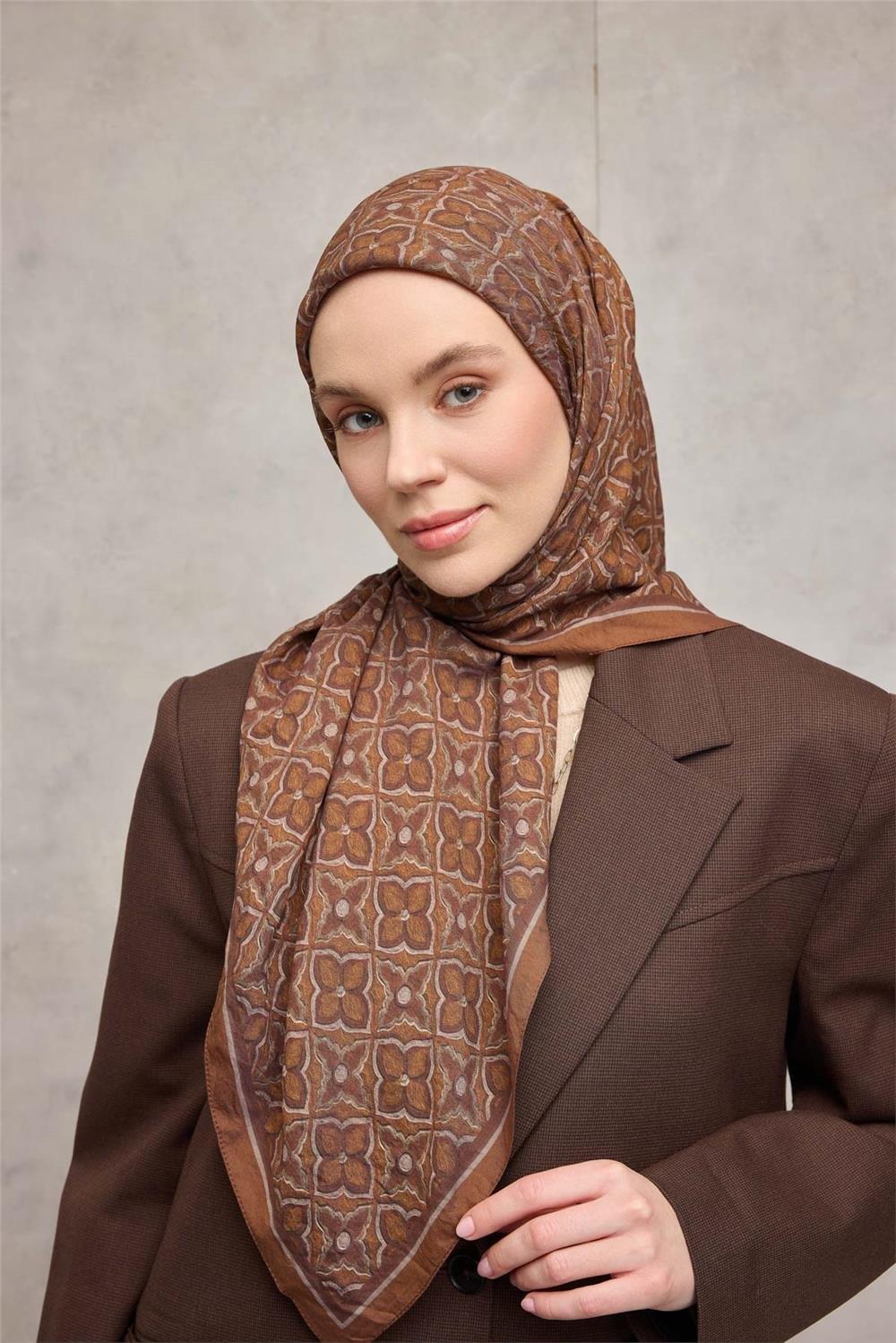 Viskon Velora Eşarp Taba Karamel Yonca Desenli Tok Duruşlu 90x90