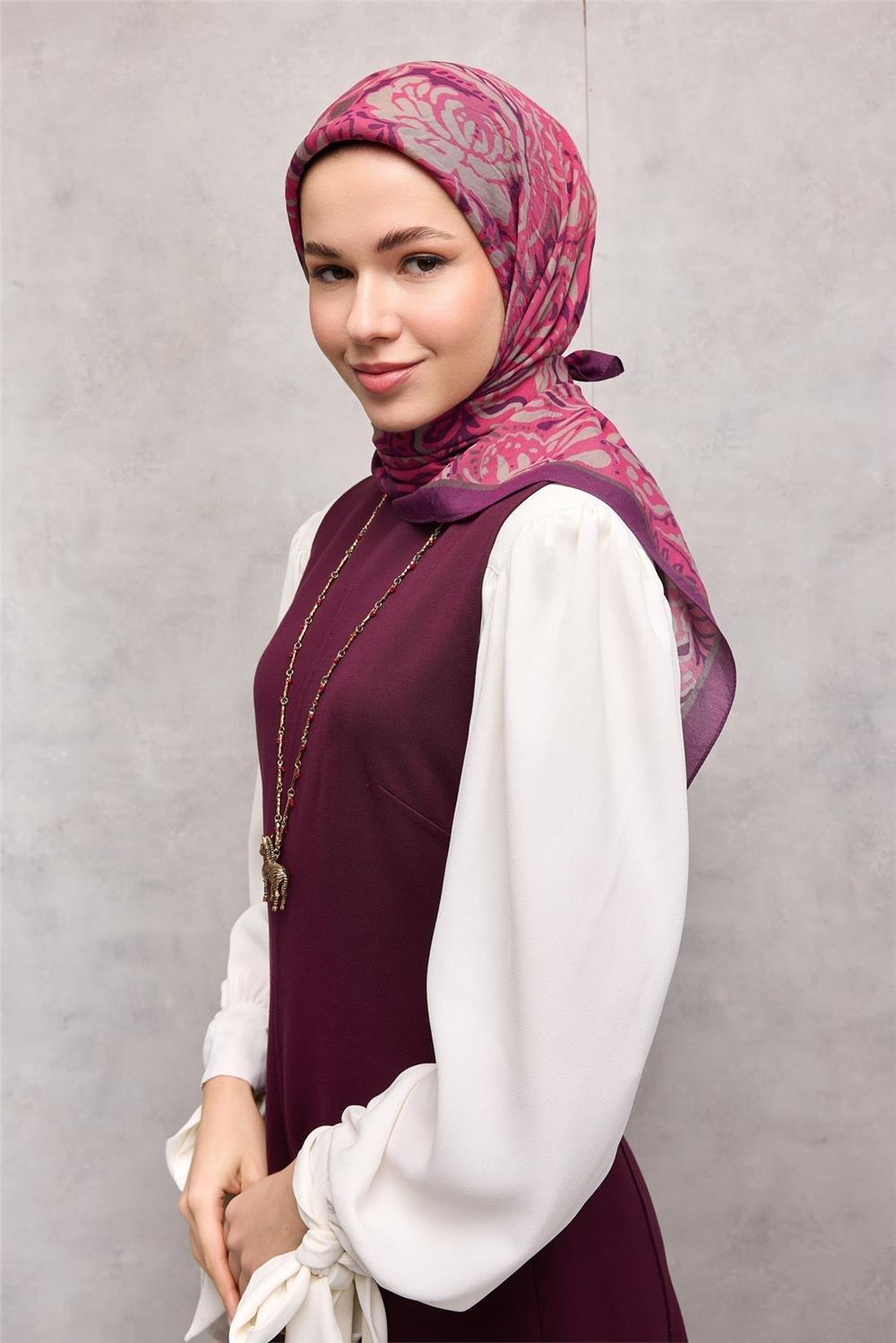 Viskon Velora Eşarp Patlıcan Moru Fuşya Antik Desenli Tok Duruşlu 90x90