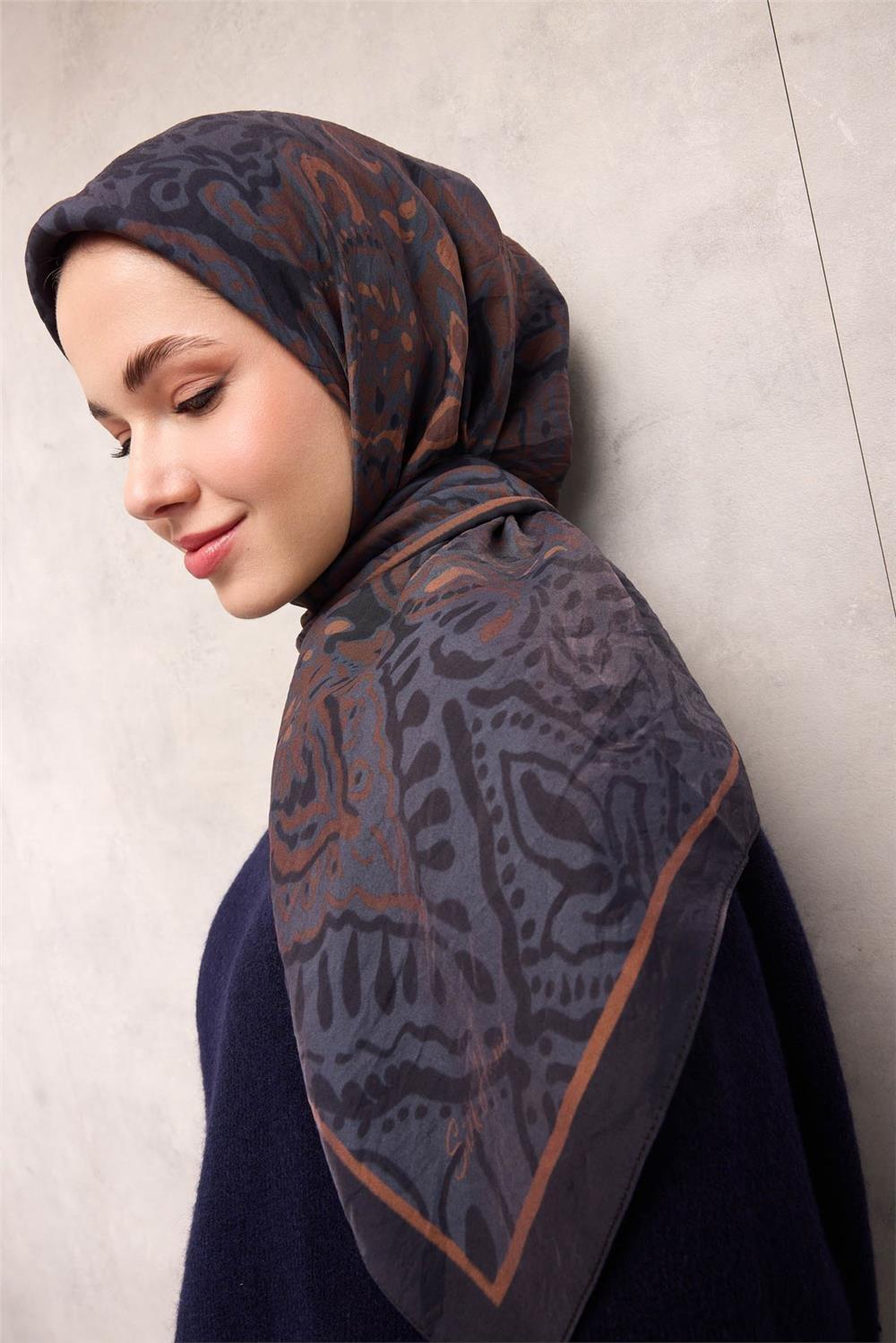 Viskon Velora Eşarp Koyu Lacivert Antik Desenli Tok Duruşlu 90x90