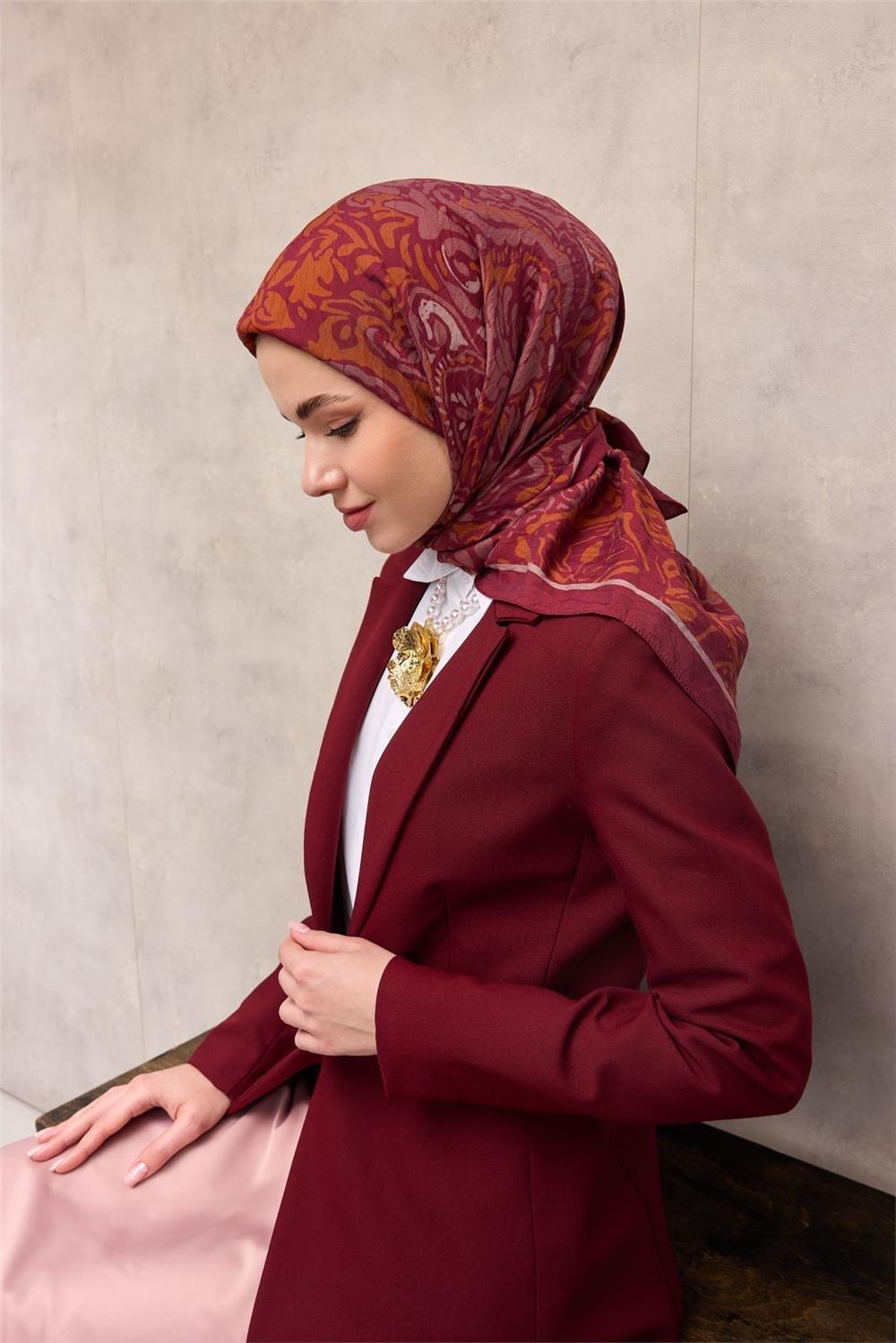 Viskon Velora Eşarp Vişne Tonlu Antik Desenli Tok Duruşlu 90x90