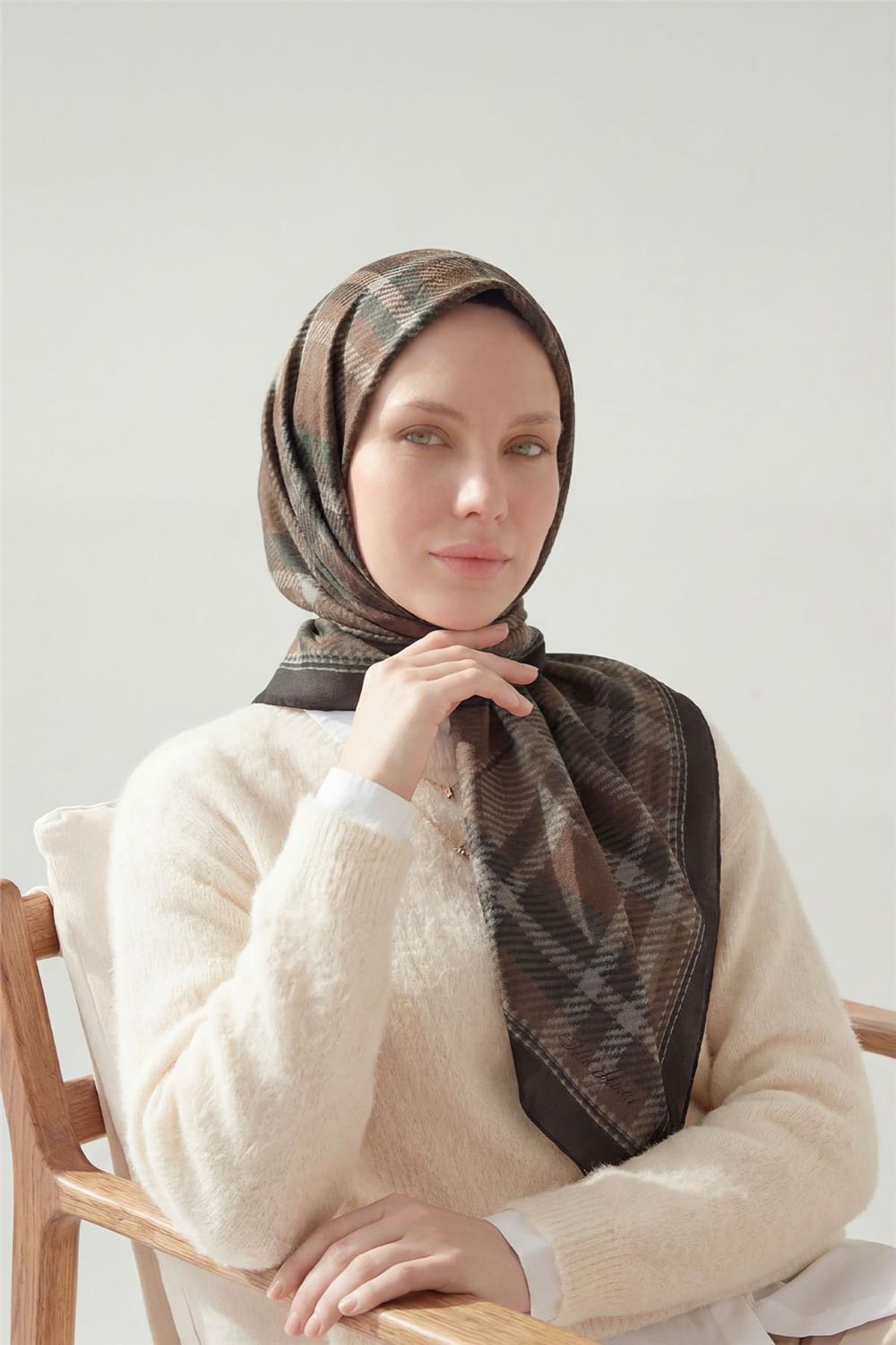 Viskon Velora Eşarp Acı Kahve Ekose Desenli Tok Duruşlu Kaymaz 90x90