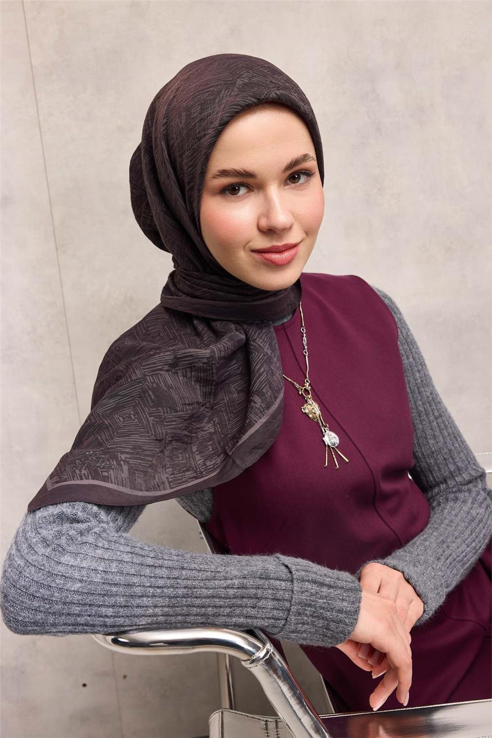 Viskon Velora Eşarp Koyu Vizon Labirent Desenli Tok Duruşlu 90x90