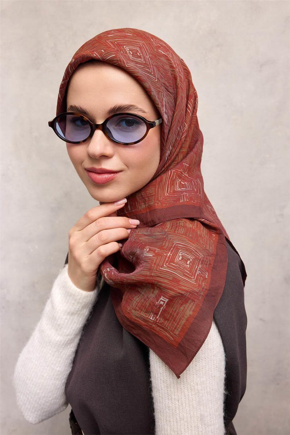 Viskon Velora Eşarp Mürdüm Labirent Desenli Tok Duruşlu Kaymaz 90x90