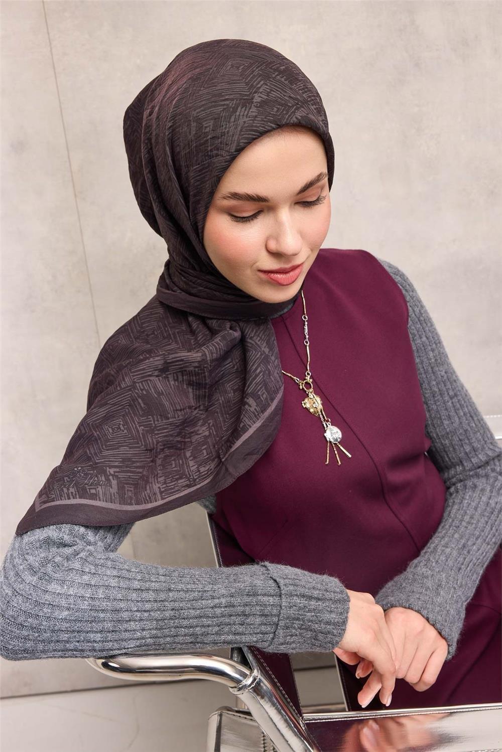 Viskon Velora Eşarp Koyu Vizon Labirent Desenli Tok Duruşlu 90x90