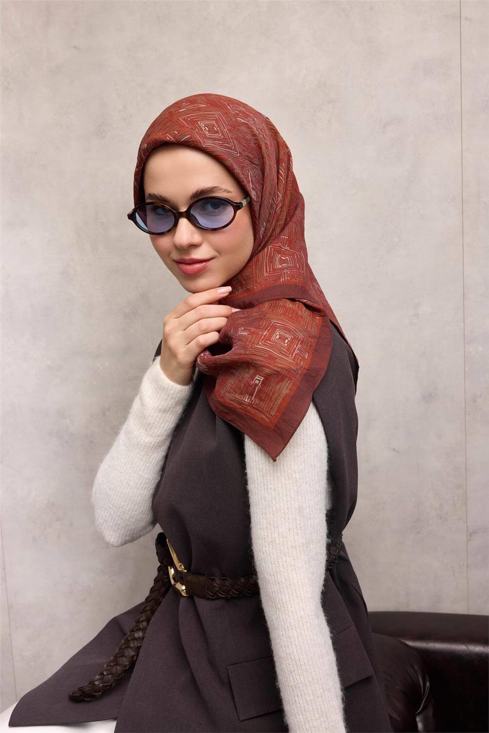 Viskon Velora Eşarp Mürdüm Labirent Desenli Tok Duruşlu Kaymaz 90x90