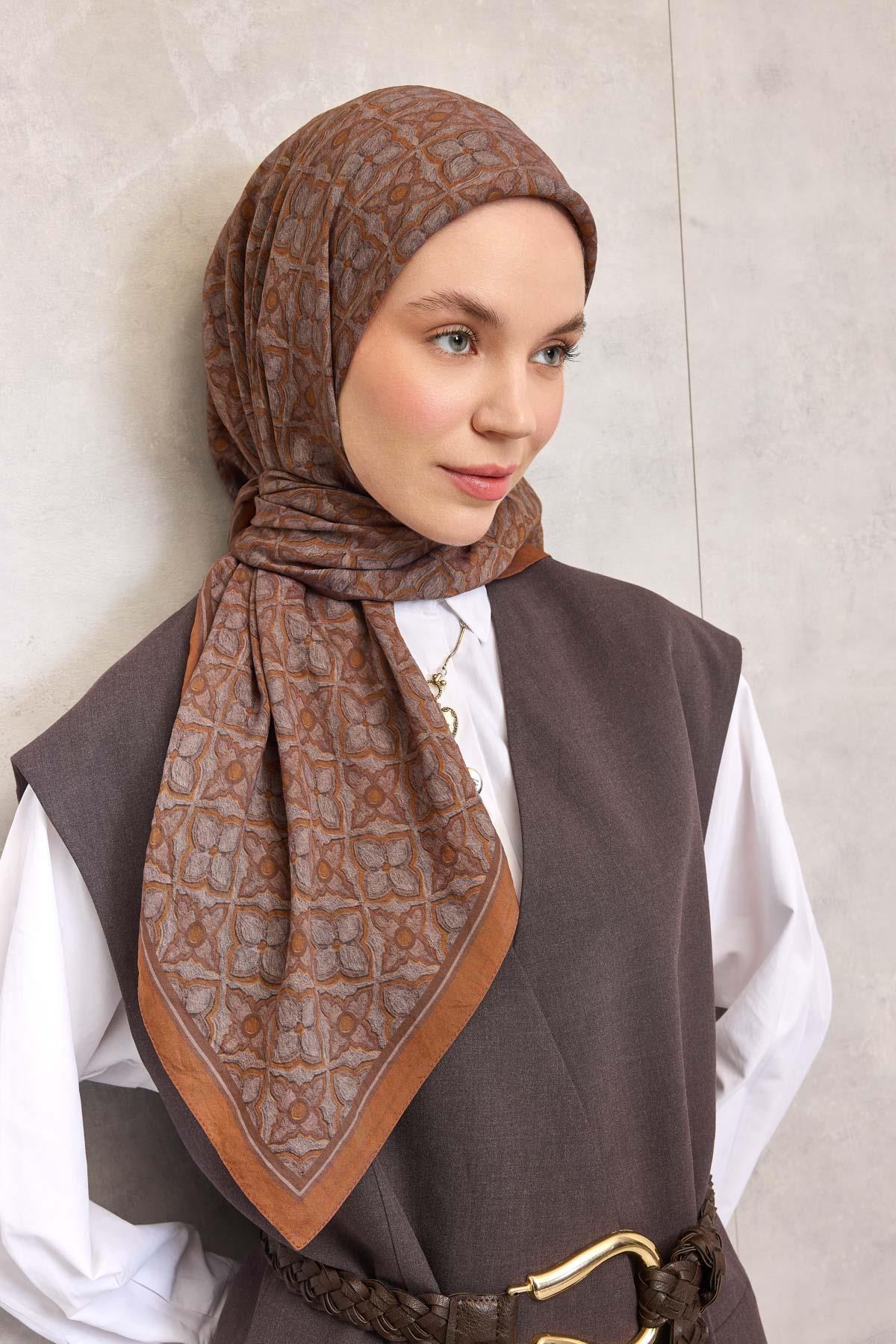 Viskon Velora Eşarp Taba Yonca Desenli Tok Duruşlu 90x90