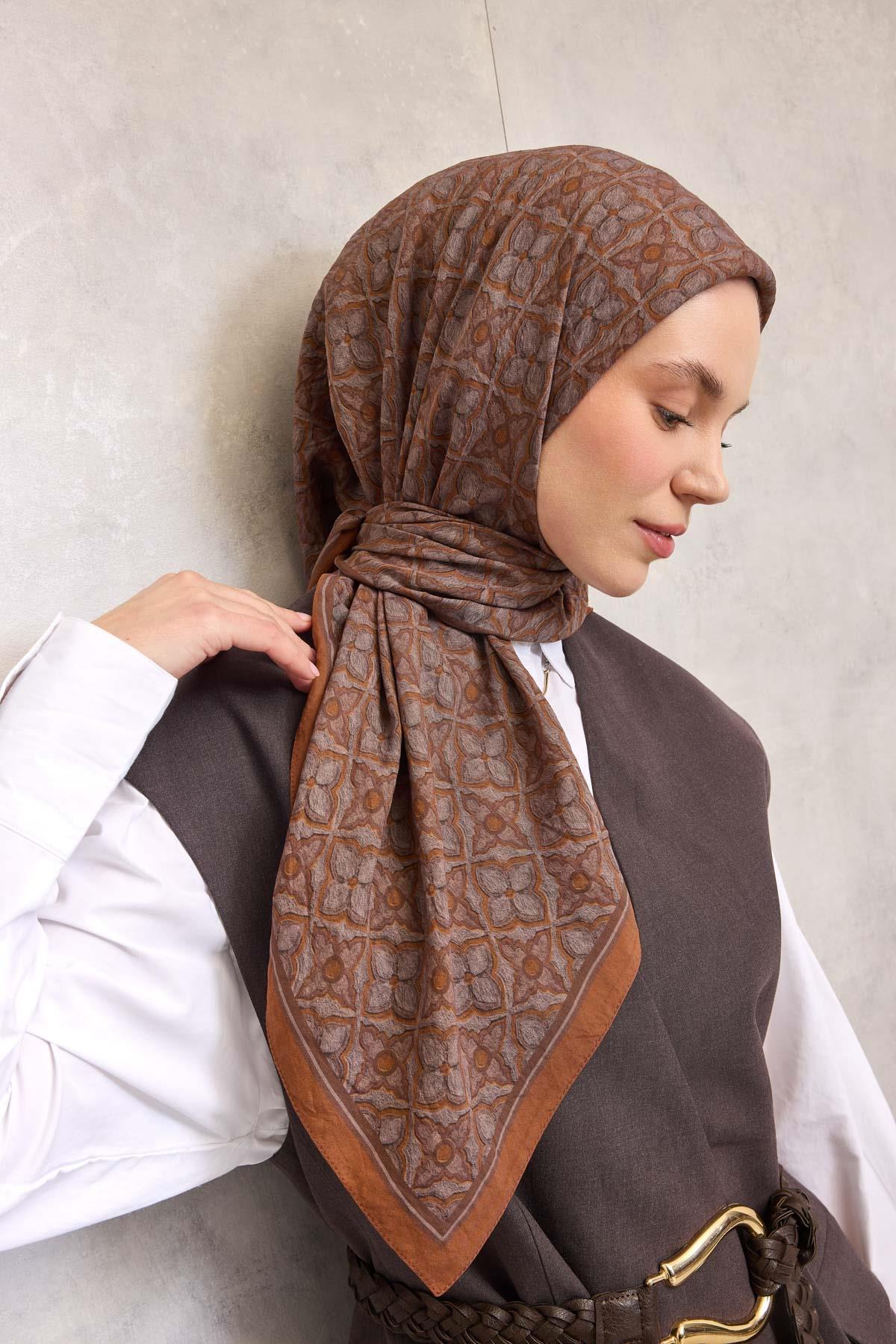 Viskon Velora Eşarp Taba Yonca Desenli Tok Duruşlu 90x90