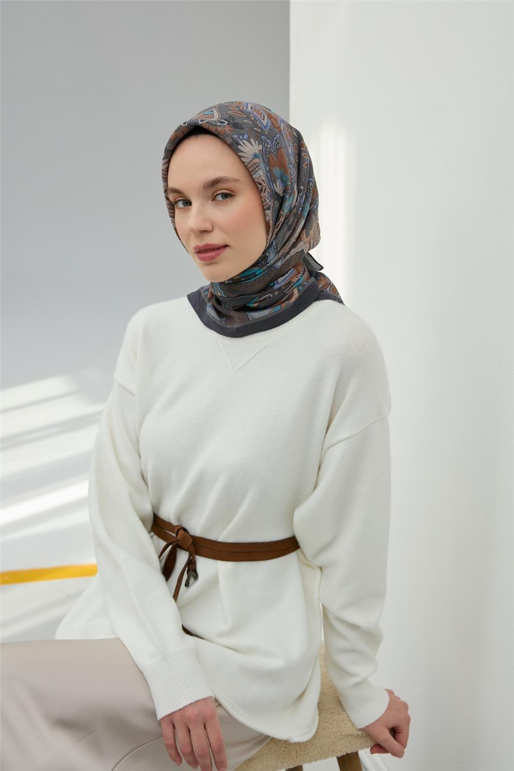 Viskon Velora Eşarp Füme-Mavi Desenli Kaymaz Tok Duruşlu 90x90