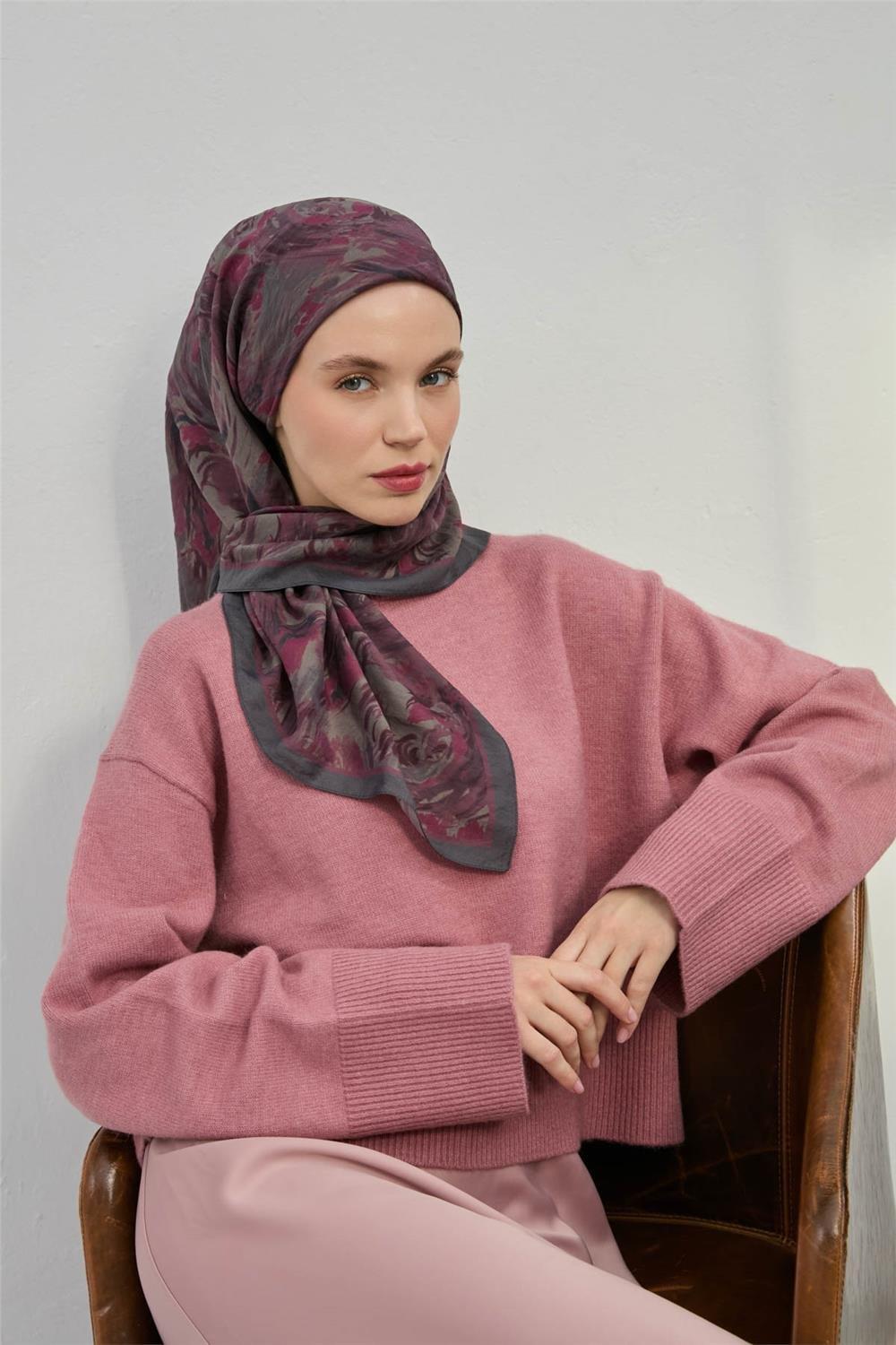 Viskon Velora Eşarp Füme Mürdüm Desenli Yumuşak Dokulu Tok Duruşlu 90x90