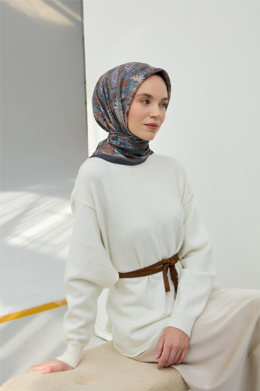 Viskon Velora Eşarp Füme-Mavi Desenli Kaymaz Tok Duruşlu 90x90