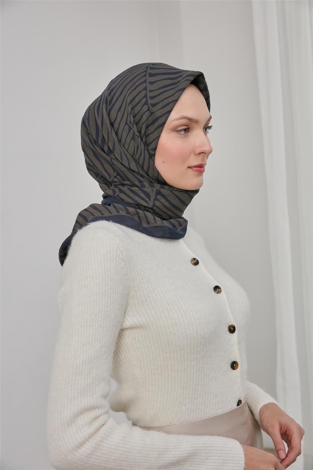 Viskon Velora Eşarp Lacivert Haki Çizgili Hafif Dökümlü 90x90