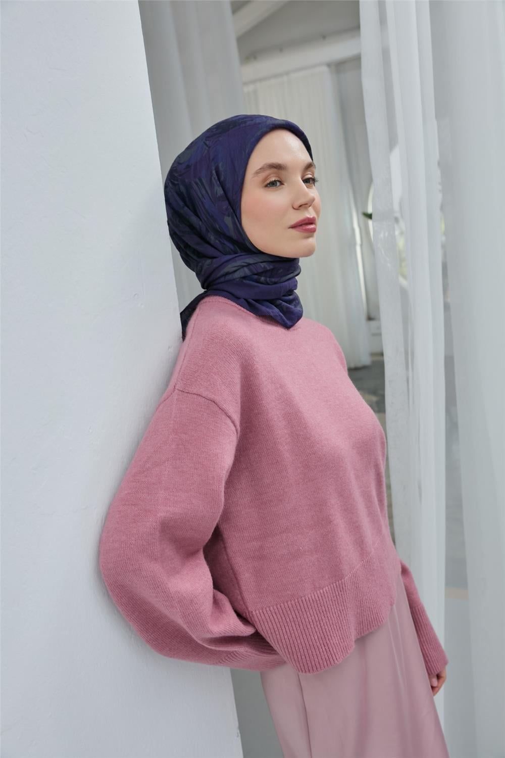 Viskon Velora Eşarp Mor Gri Desenli Yumuşak Dokulu Tok Duruşlu 90x90