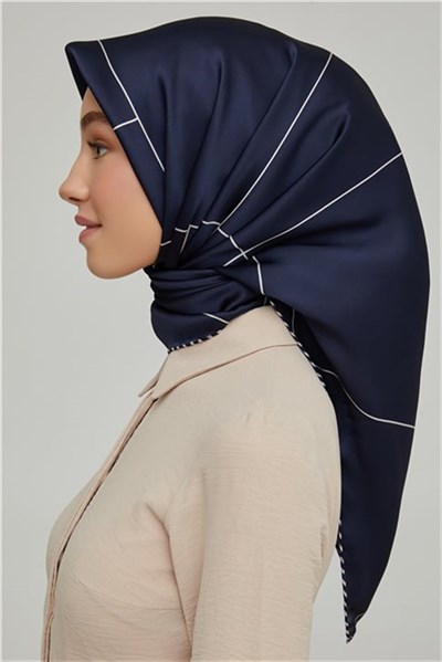 Armine Sura İpek Eşarp 21Ka8655 05