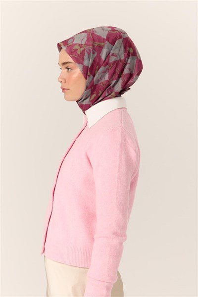 İnce Pamuk Soft Eşarp Pastel Pembe-Gri Desenli Kaymaz Dokulu Tok Duruşlu 90X90