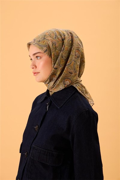 İnce Pamuk Soft Eşarp Yeşil-Turuncu Desenli Kaymaz Dokulu Tok Duruşlu 90X90