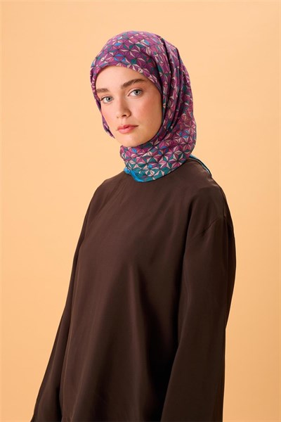 İnce Pamuk Soft Eşarp Zümrüt Yeşili Mor Pudra Pembe Gök Mavi Desenli Kaymaz
                Dokulu Tok Duruşlu 90X90