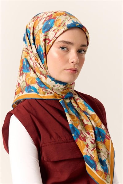Organik Pamuk İpek Eşarp Çilek Kırmızısı Gök Mavi Çiçek Desenli Tok Duruşlu
                90X90