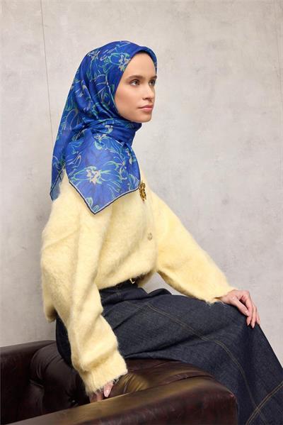 Pamuk Polyester Eşarp Saks-Karamel Yeşil Lacivert Botanik Desenli Soft Dokulu Tok Duruşlu 90x90