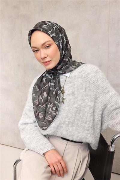 Pamuk Polyester Eşarp Asker Yeşili Büyük Papatya Desenli Soft Dokulu Kaymaz 90x90