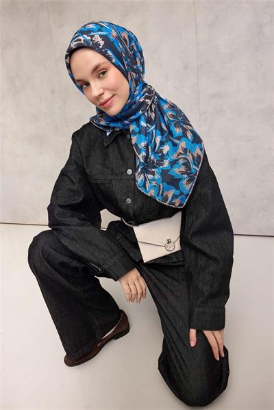 Pamuk Polyester Eşarp Koyu Lacivert Büyük Papatya Desenli Soft Dokulu Kaymaz 90x90