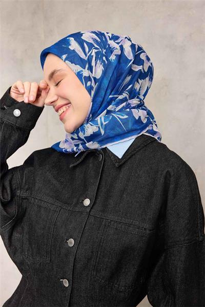 Pamuk Polyester Eşarp Saks Mavi Büyük Papatya Desenli Soft Dokulu Kaymaz 90x90