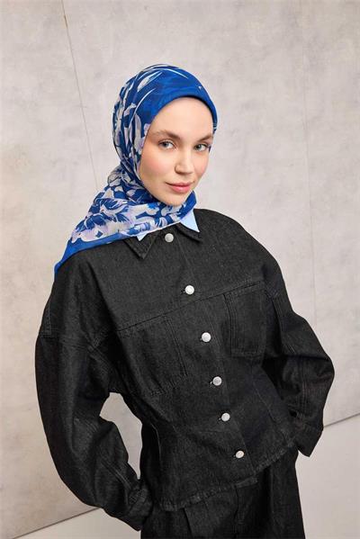 Pamuk Polyester Eşarp Saks Mavi Büyük Papatya Desenli Soft Dokulu Kaymaz 90x90