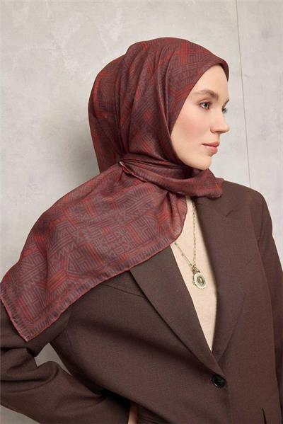 Pamuk Polyester Soft Eşarp Kiremit Geometrik Desenli Kaymaz Dokulu Tok Duruşlu 90x90