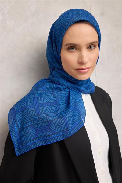 Pamuk Polyester Soft Eşarp Lacivert Geometrik Desenli Kaymaz Tok Duruşlu 90x90