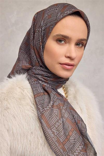 Pamuk Polyester Soft Eşarp Yağ Yeşili Geometrik Desenli Kaymaz Tok Duruşlu 90x90