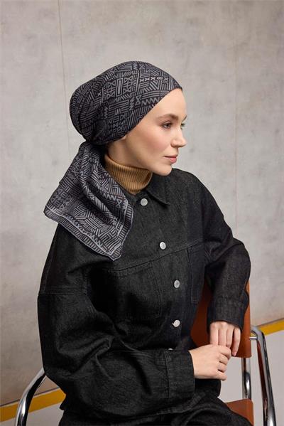 Pamuk Polyester Soft Eşarp Koyu Siyah Geometrik Desenli Kaymaz Dokulu Tok Duruşlu 90x90