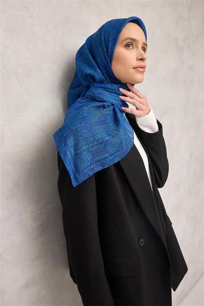 Pamuk Polyester Soft Eşarp Lacivert Geometrik Desenli Kaymaz Tok Duruşlu 90x90
