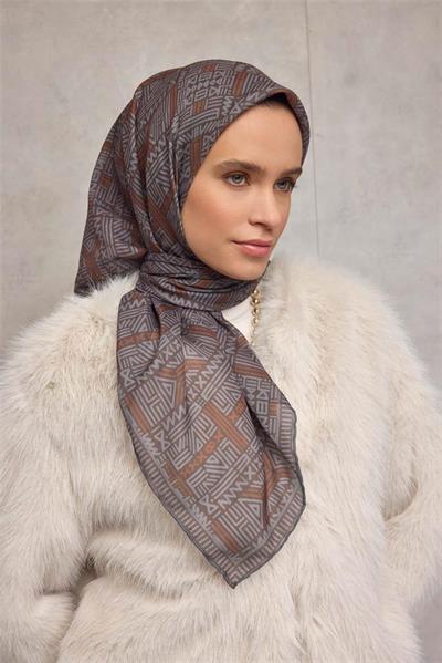 Pamuk Polyester Soft Eşarp Yağ Yeşili Geometrik Desenli Kaymaz Tok Duruşlu 90x90