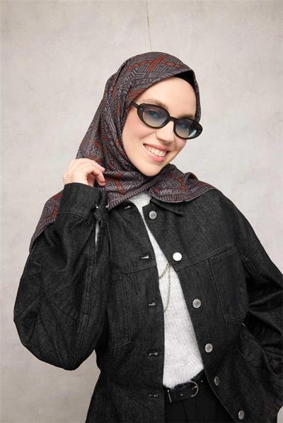 Pamuk Polyester Soft Eşarp Gri Geometrik Desenli Kaymaz Dokulu Tok Duruşlu 90x90