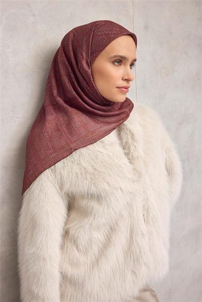 Pamuk Polyester Soft Eşarp Vişne Çürüğü Geometrik Desenli Kaymaz Tok Duruşlu 90x90