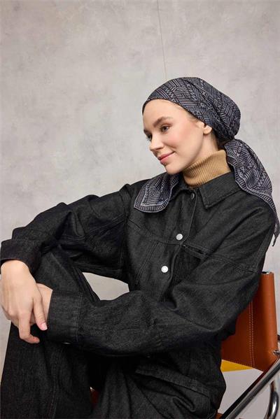 Pamuk Polyester Soft Eşarp Koyu Siyah Geometrik Desenli Kaymaz Dokulu Tok Duruşlu 90x90