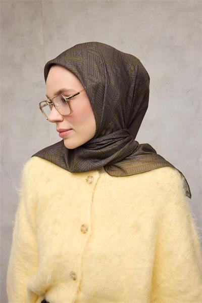 Pamuk Polyester Soft Eşarp Kına Yeşili Geometrik Desenli Kaymaz Tok Duruşlu 90x90