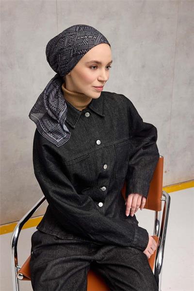 Pamuk Polyester Soft Eşarp Koyu Siyah Geometrik Desenli Kaymaz Dokulu Tok Duruşlu 90x90