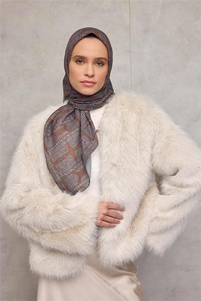 Pamuk Polyester Soft Eşarp Yağ Yeşili Geometrik Desenli Kaymaz Tok Duruşlu 90x90