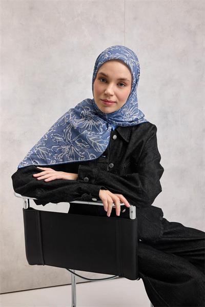Pamuk Polyester Soft Eşarp Bebe Mavi Lilium Desenli Kaymaz Dokulu 90x90