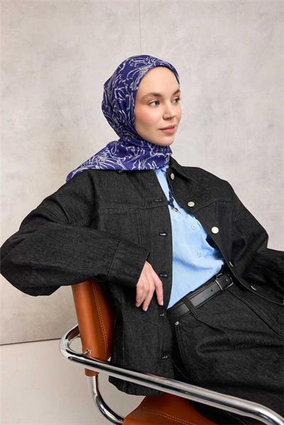 Pamuk Polyester Soft Eşarp Mor Lilium Desenli Kaymaz Dokulu 90x90